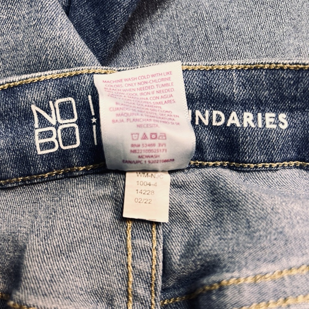 Y2K Women's No Boundaries Denim Shorts Size 17 Light Wash Rolled‎ Hem Casual - Picture 5 of 5